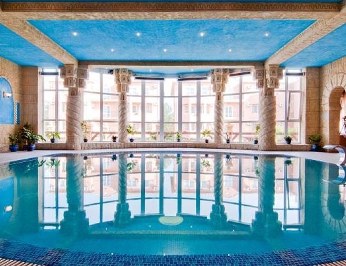 Крытый бассейн с гидромассажем - Отель Alean Family Riviera / Алеан Фэмили Ривьера
